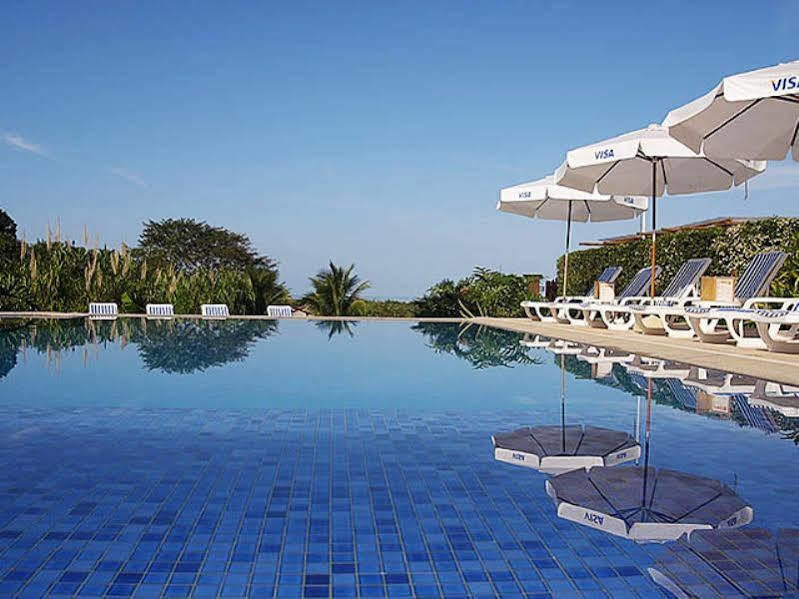 Beach Hotel Cambury กัมบูรี ภายนอก รูปภาพ